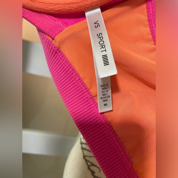 ❤️ Victorias Secret reflective Sports bra SZ 36 C - Picture 6 of 7
